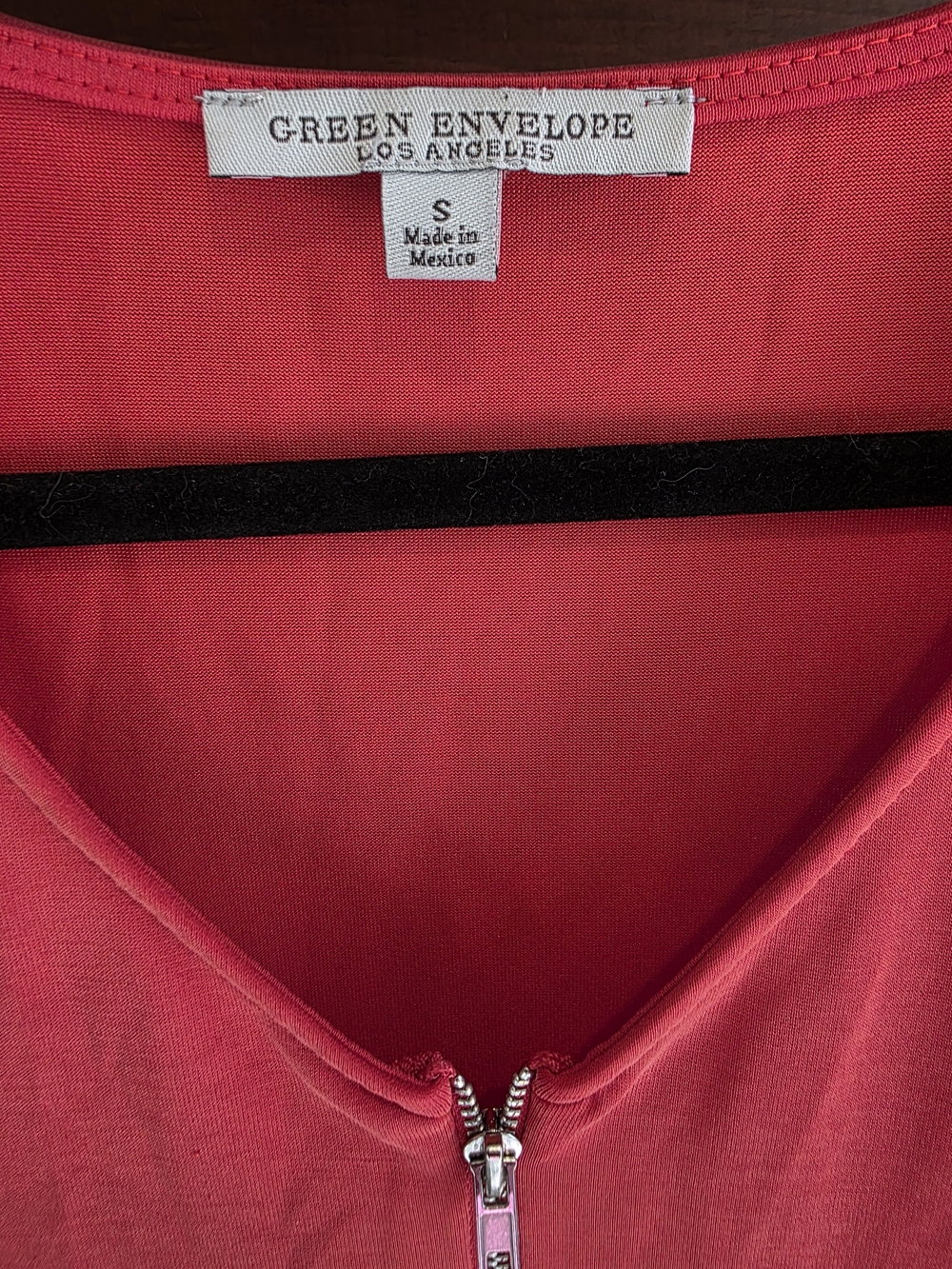 Green Envelope Coral Zip V-Neck Cap-Sleeve Top - Picture 3 of 6